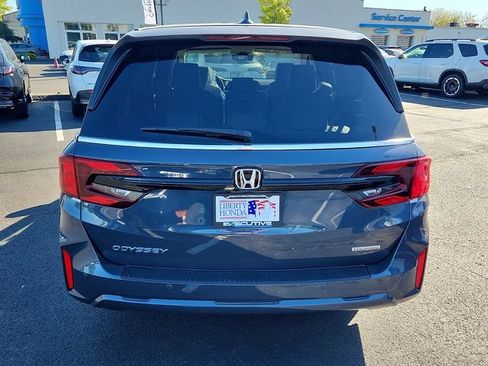 New 2026 Honda Odyssey Touring image 5
