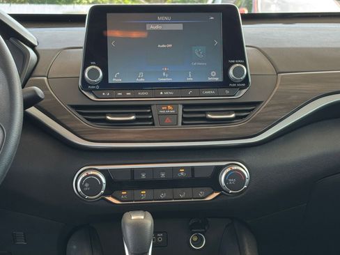 Used 2025 Nissan Altima 2.5 SV FWD image 17