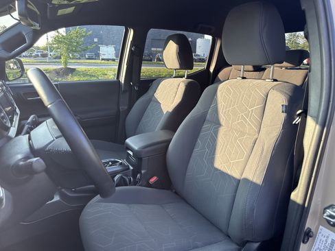 Used 2019 Toyota Tacoma TRD Off-Road AWD/4WD image 13