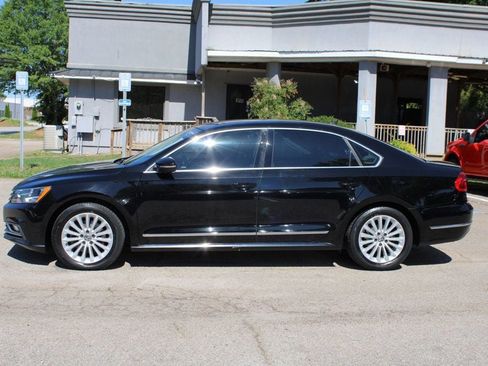 Used 2016 Volkswagen Passat 1.8T SE FWD image 4