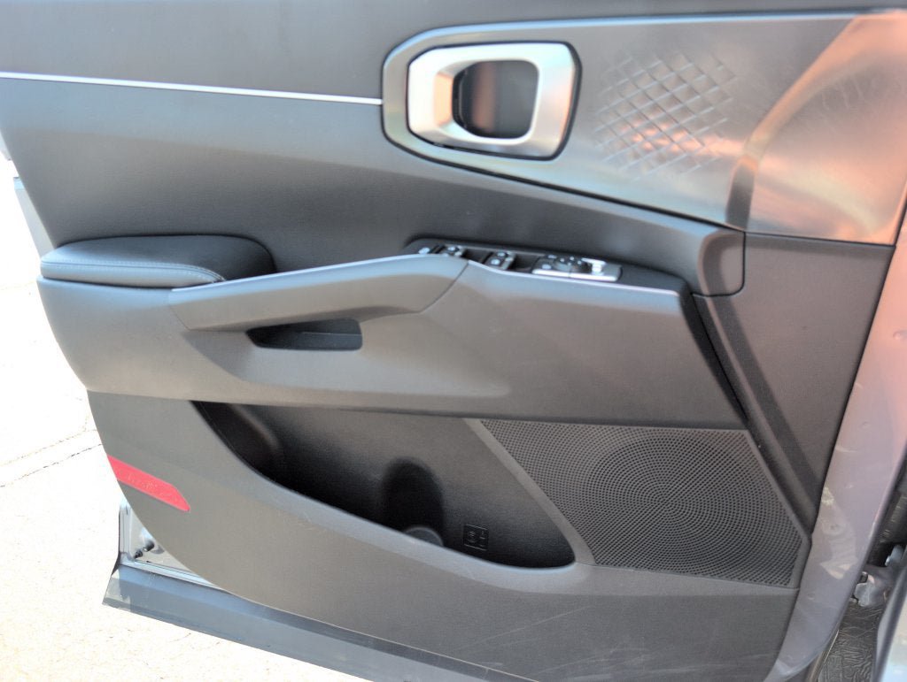 Used 2023 Kia Sorento LX FWD image 16