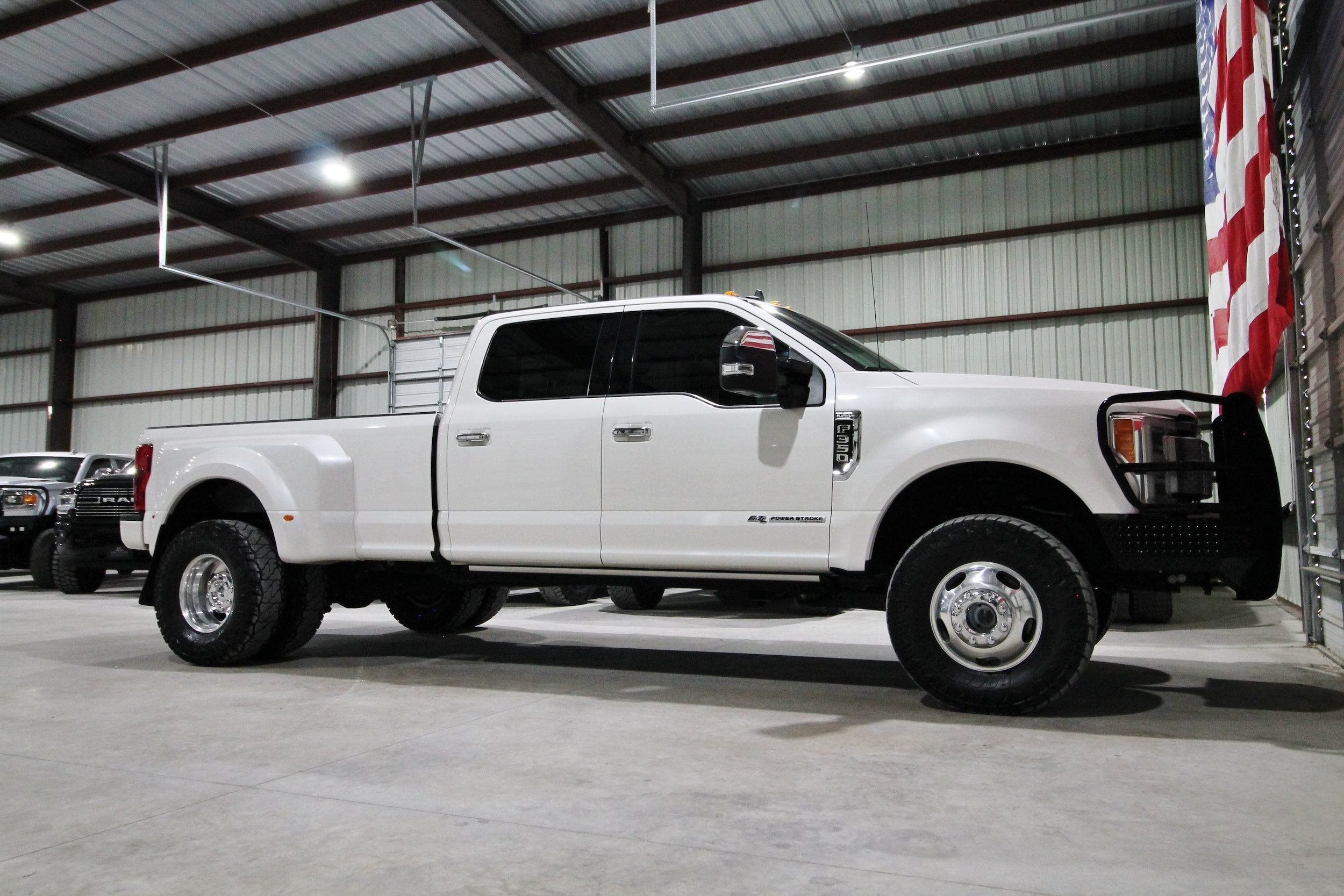 Used 2019 Ford F350 Platinum w/ Platinum Ultimate Package AWD/4WD image 15