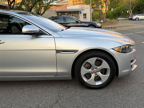 Used 2017 Jaguar XE Premium AWD/4WD image 7