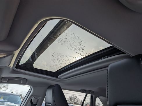 Used 2022 Toyota RAV4 XLE Premium image 14