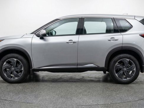 Used 2025 Nissan Rogue SV image 5