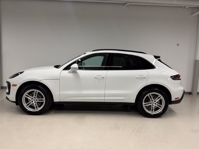 Certified 2026 Porsche Macan AWD/4WD image 2