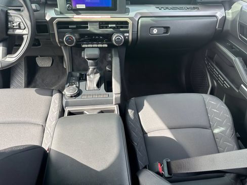Certified 2025 Toyota Tacoma SR5 AWD/4WD image 11