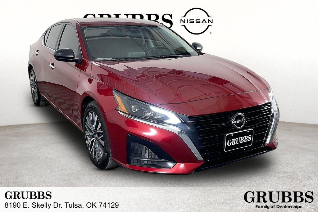 Used 2025 Nissan Altima 2.5 SV FWD image 1