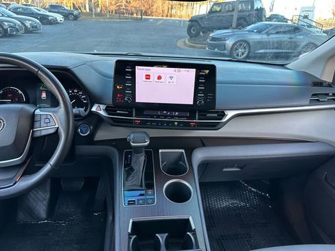 Used 2023 Toyota Sienna XLE image 15