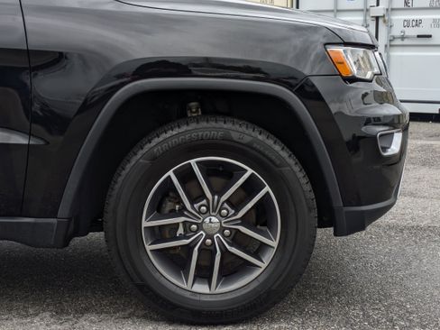 Used 2017 Jeep Grand Cherokee Limited image 11