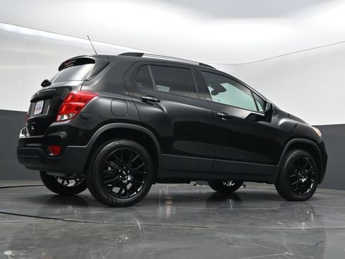 Used 2022 Chevrolet Trax LT w/ Midnight Edition AWD/4WD image 39