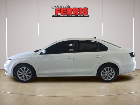 Used 2012 Volkswagen Jetta SE FWD image 2