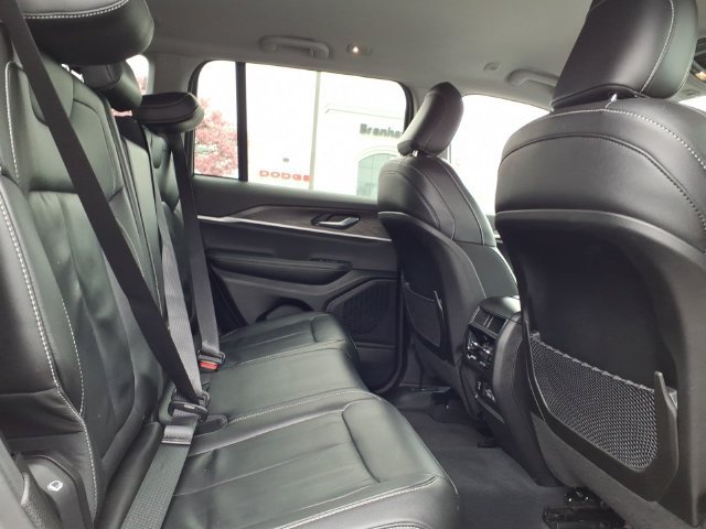 Used 2023 Jeep Grand Cherokee Limited AWD/4WD image 13