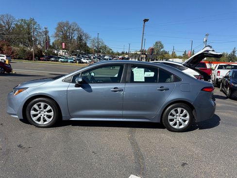 Used 2021 Toyota Corolla LE w/ Carpet Mat Package (TMS) image 3