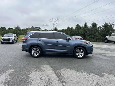 Used 2019 Toyota Highlander Limited AWD/4WD image 4