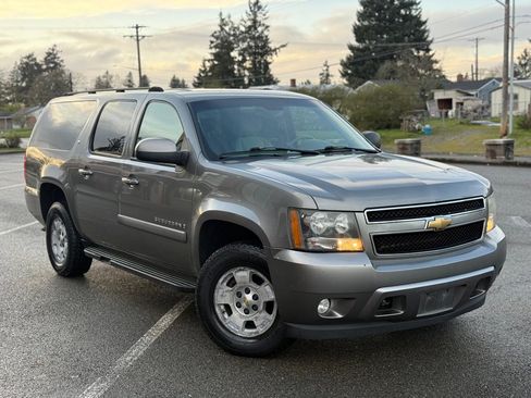 Used 2007 Chevrolet Suburban LT AWD/4WD image 2