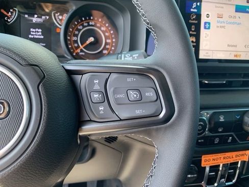 New 2025 Jeep Gladiator Sport image 13