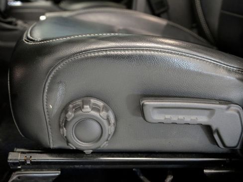 Used 2022 Jeep Wrangler Unlimited Sahara w/ Cold Weather Group image 16