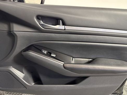 Used 2024 Nissan Altima 2.5 SR image 25