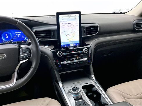 Used 2022 Ford Explorer Platinum w/ Equipment Group 601A image 8