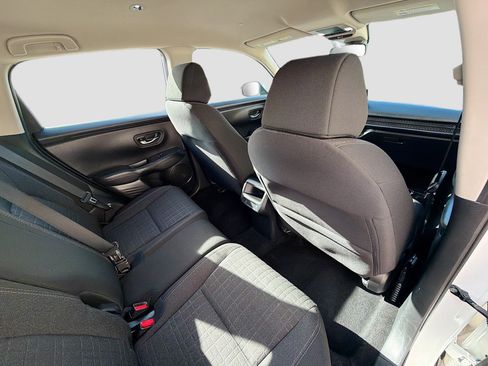 Certified 2025 Honda HR-V LX image 28