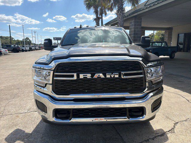 Used 2024 RAM 3500 Tradesman w/ Chrome Appearance Group AWD/4WD image 11