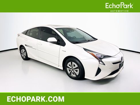 Used 2016 Toyota Prius Four image 1