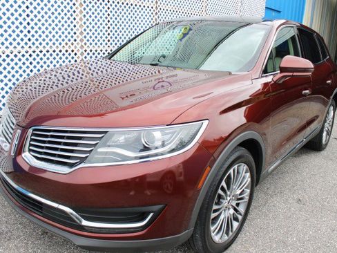 Used 2016 Lincoln MKX Reserve w/ Climate Package AWD/4WD image 2