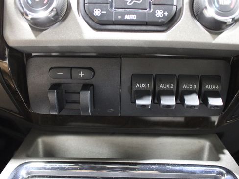 Used 2013 Ford F250 Platinum w/ FX4 Off Road Pkg AWD/4WD image 18