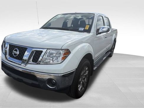 Used 2016 Nissan Frontier SL w/ Moonroof Package AWD/4WD image 8