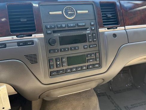 Used 2009 Lincoln Town Car Signature Limited RWD image 34