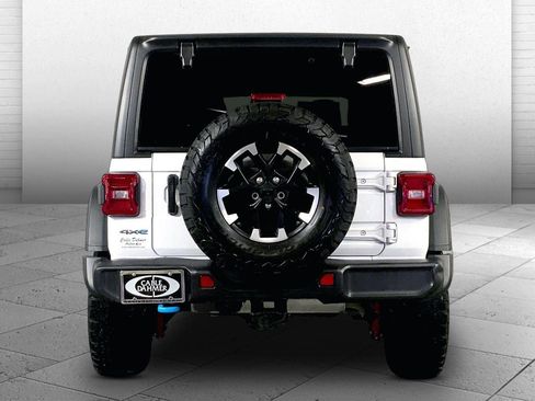 Used 2025 Jeep Wrangler Unlimited Rubicon 4xe w/ Convenience Group AWD/4WD image 3