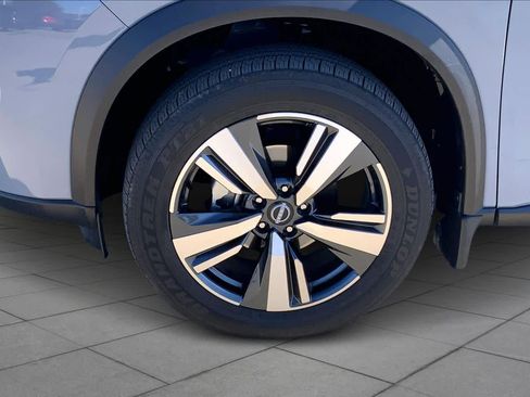 Used 2025 Nissan Rogue SL image 10