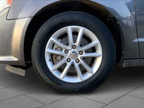 Used 2020 Dodge Grand Caravan SXT image 11