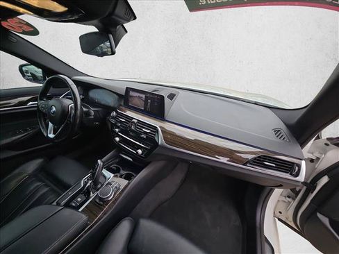 Used 2020 BMW 530i w/ Convenience Package RWD image 20