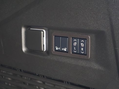 Used 2024 Chevrolet Tahoe Premier w/ Premium Package image 26