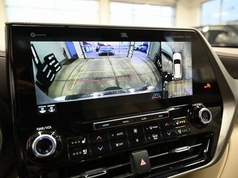 Used 2022 Toyota Highlander Platinum image 18