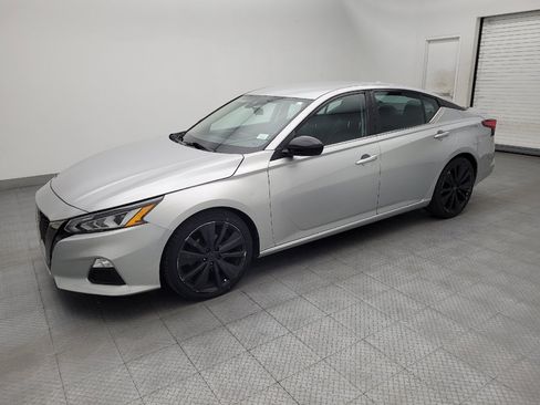 Used 2021 Nissan Altima 2.5 SR FWD image 2