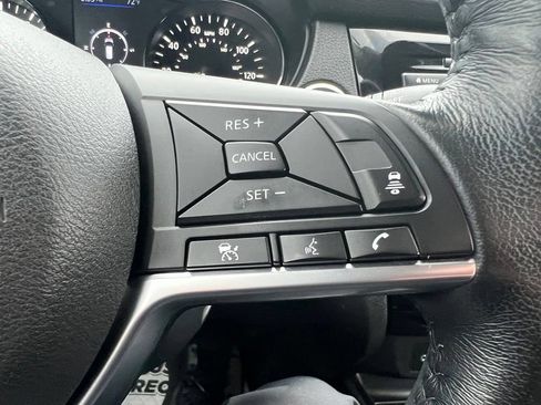 Used 2018 Nissan Rogue SV w/ Sun & Sound Touring Package AWD/4WD image 21