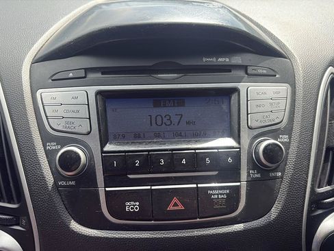 Used 2013 Hyundai Tucson GL FWD image 16