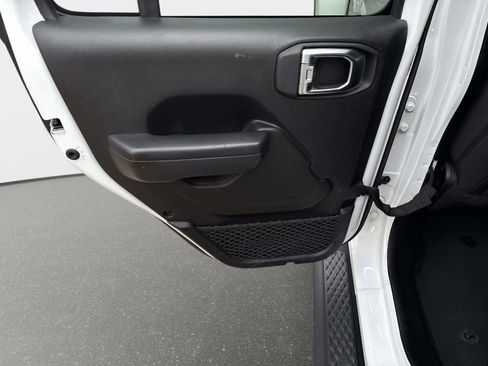 Used 2023 Jeep Gladiator Sport image 12