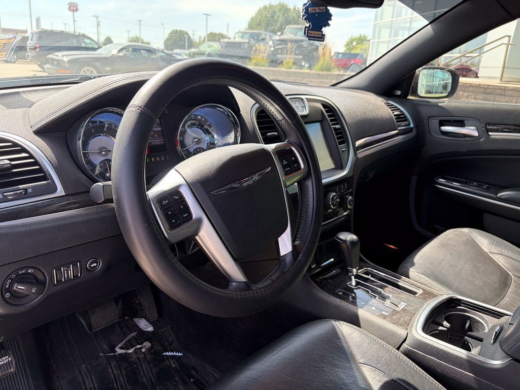 Used 2011 Chrysler 300 Limited RWD image 9