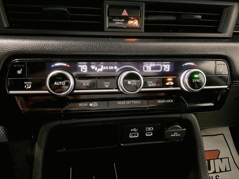 Used 2025 Honda Pilot EX-L image 26