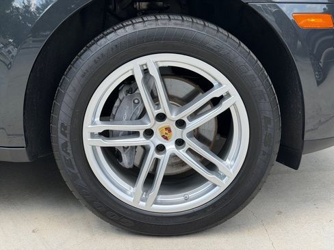 Used 2023 Porsche Macan AWD/4WD image 19