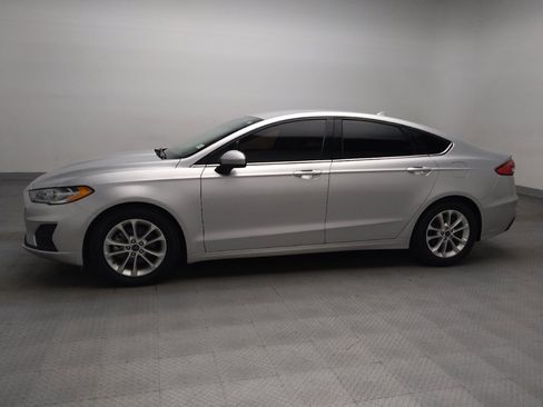 Used 2019 Ford Fusion SE FWD image 2