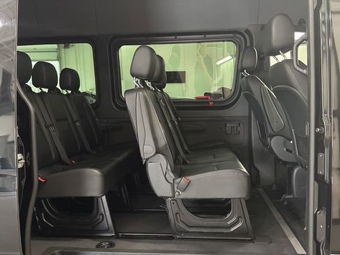 Used 2022 Mercedes-Benz Sprinter 2500 image 23