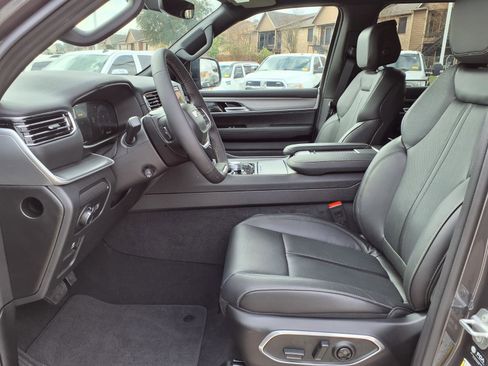 New 2026 Jeep Grand Wagoneer L 4WD image 12