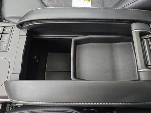 Used 2024 Toyota Highlander XLE image 25