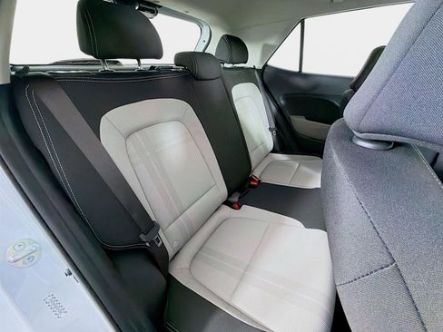 Certified 2024 Hyundai Venue SEL image 25