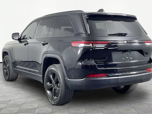 Used 2023 Jeep Grand Cherokee Altitude AWD/4WD image 4